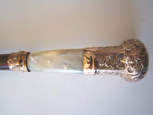 An antique Magnifying Glass with a Mother-of-pearl and gilt brass handle circa 1890 — image 2